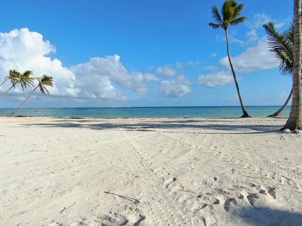 What are some budget-friendly ways to experience UK nightlife?